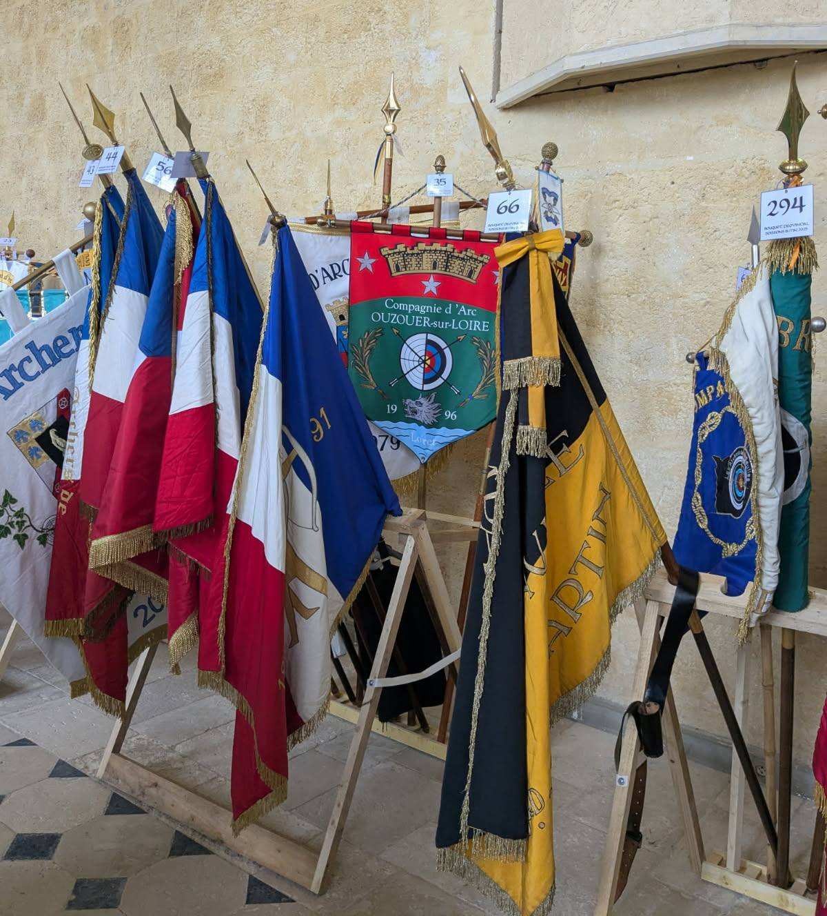 16 depose des drapeaux 1