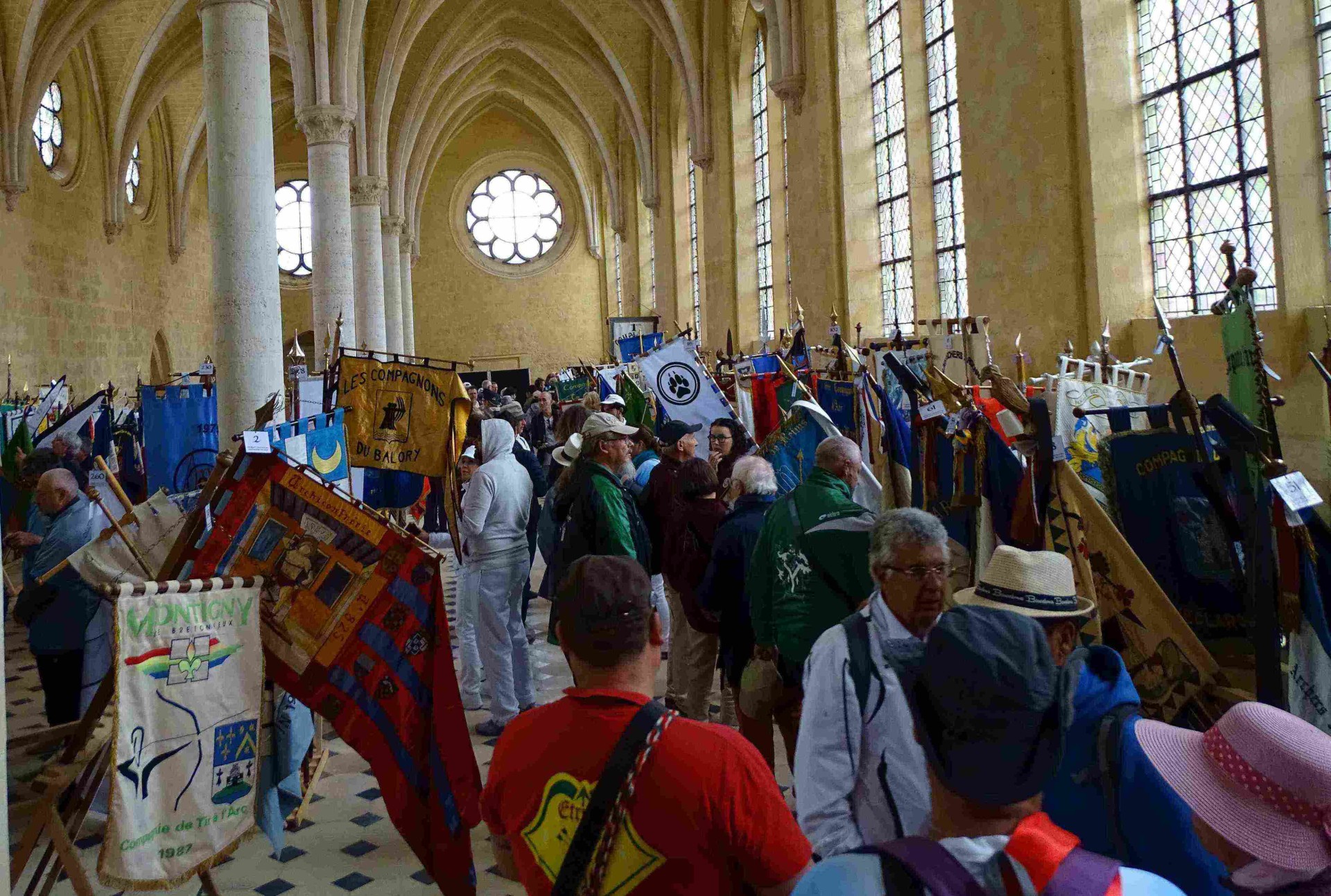 20 toujours des drapeaux